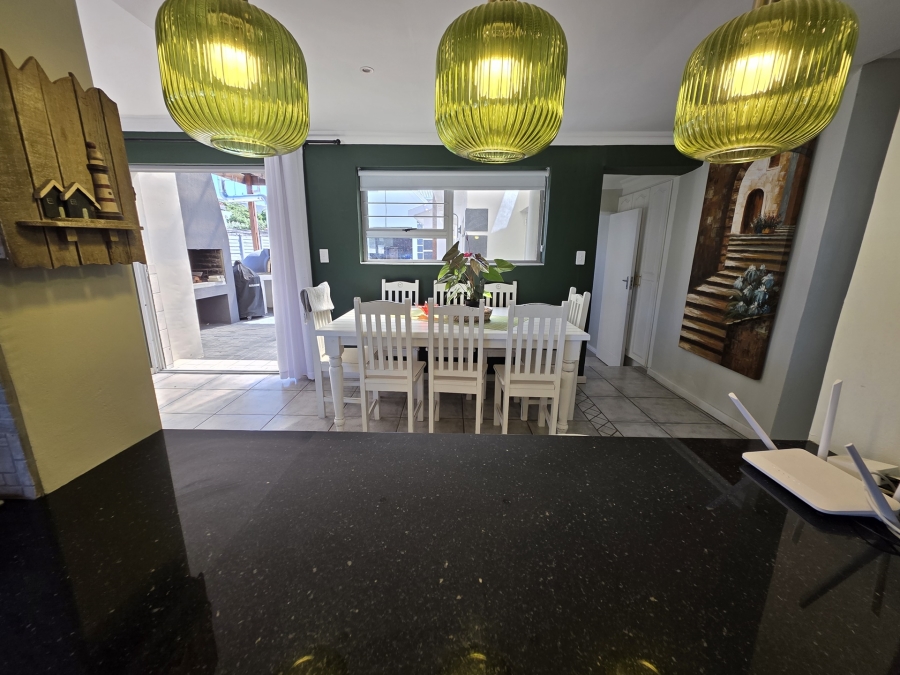 6 Bedroom Property for Sale in Oceanview Heights Western Cape